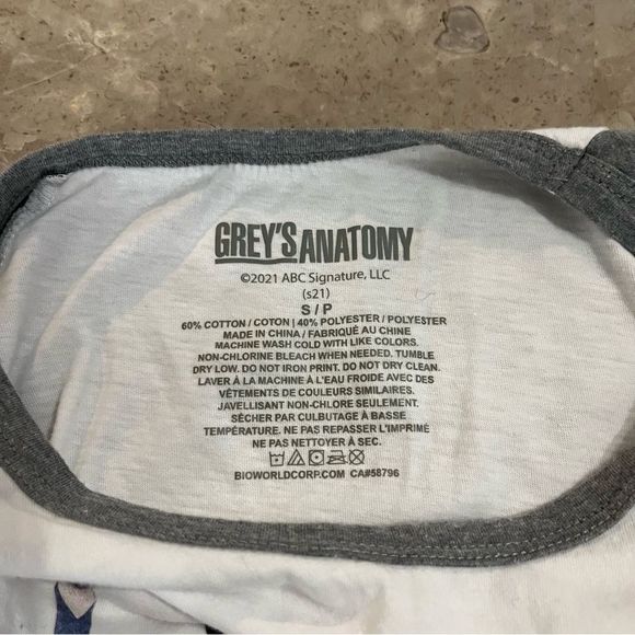 Greys Anatomy white with grey 3/4 sleeves size small - Picture 7 of 7